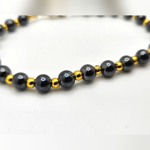 🟢3/$19🟢 Hematite & Gold Bead Bracelet Unisex 8.25 Inches Large Size - Picture 3 of 3